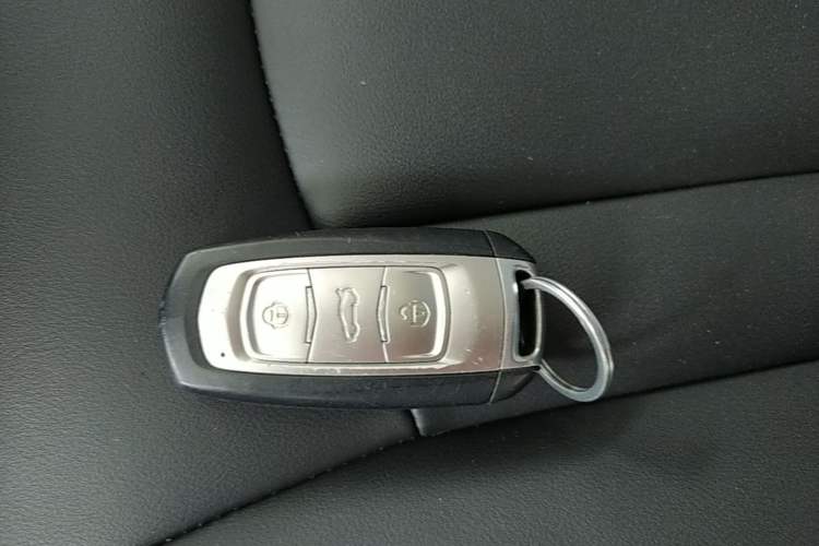 Used Geely Auto Emgrand X7 Sport 2020 1.8TD DCT Two-Wheel Drive Smart Connect 4G-Enabled Version Vehicle Key