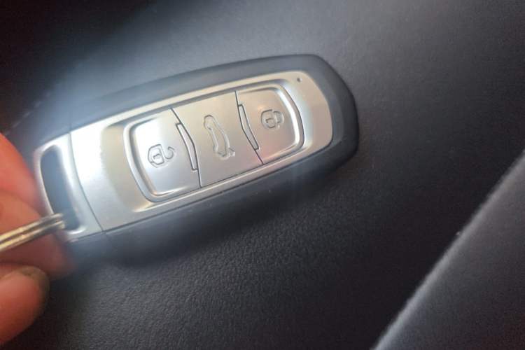Used Geely Auto Emgrand X7 Sport 2020 1.8TD DCT Two-Wheel Drive Smart Connect 4G-Enabled Version Vehicle Key