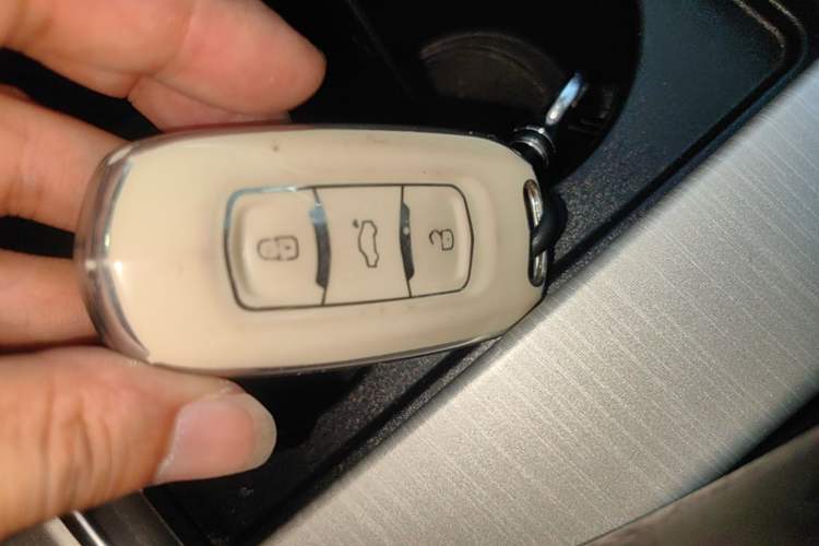 Used Geely Auto Emgrand X7 Sport 2020 1.8TD DCT Two-Wheel Drive Smart Connect 4G-Enabled Version Vehicle Key