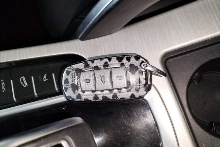 Used Geely Auto Emgrand X7 Sport 2020 1.8TD DCT Two-Wheel Drive Smart Connect 4G-Enabled Version Vehicle Key