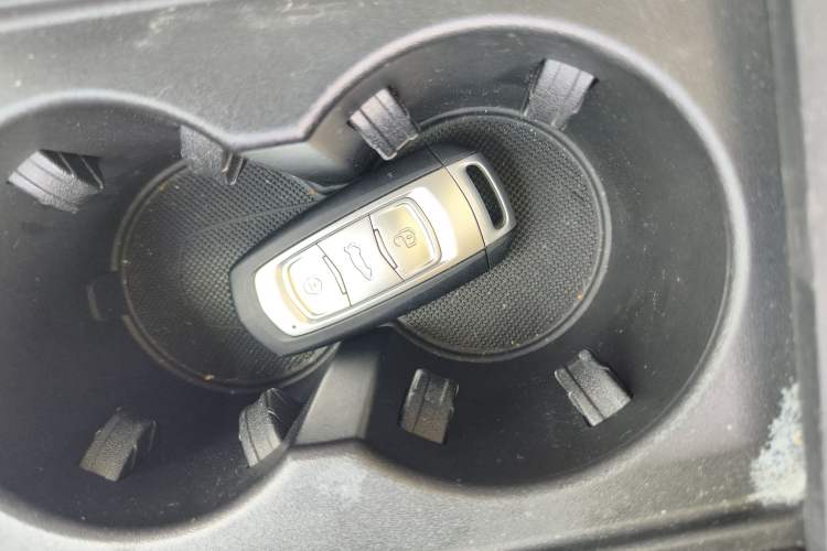 Used Geely Auto Emgrand X7 Sport 2020 1.8TD DCT Two-Wheel Drive Smart Connect 4G-Enabled Version Vehicle Key