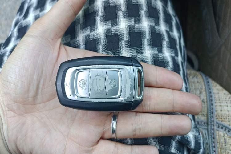 Used Geely Auto Emgrand X7 Sport 2020 1.8TD DCT Two-Wheel Drive Smart Connect 4G-Enabled Version Vehicle Key