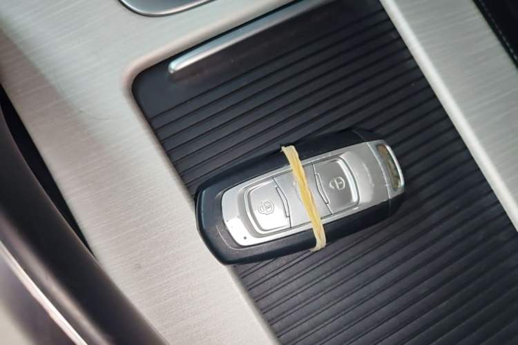 Used Geely Auto Emgrand X7 Sport 2020 1.8TD DCT Two-Wheel Drive Smart Connect 4G-Enabled Version Vehicle Key
