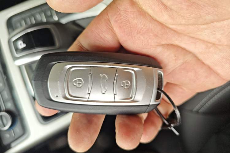 Used Geely Auto Emgrand X7 Sport 2020 1.8TD DCT Two-Wheel Drive Smart Connect 4G-Enabled Version Vehicle Key