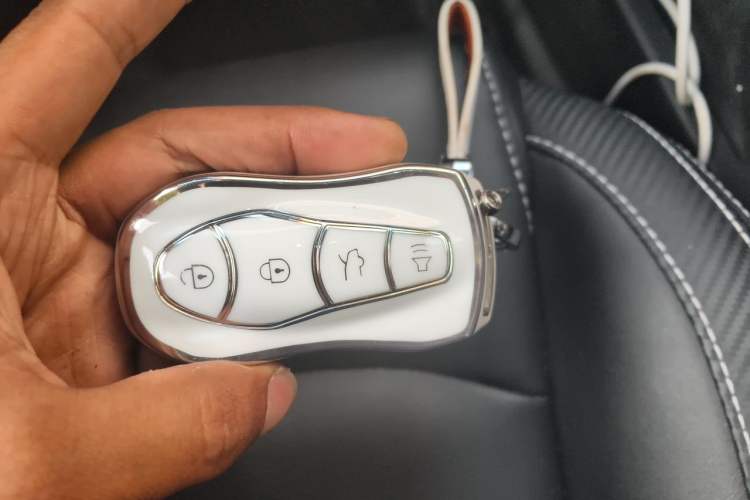 Used Geely Auto Emgrand X7 Sport 2020 1.8TD DCT Smart Connect PRO Vehicle Key