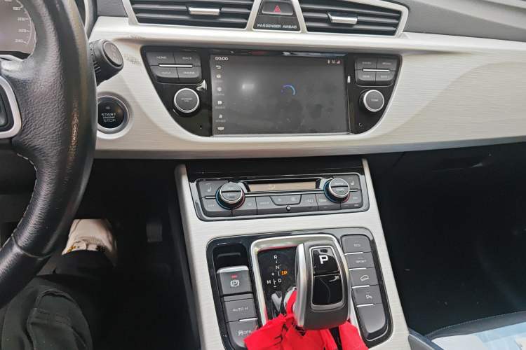 Used Geely Auto Emgrand X7 Sport 2020 1.8TD DCT Two-Wheel Drive Smart Connect 4G-Enabled Version Audio And AC Panel
