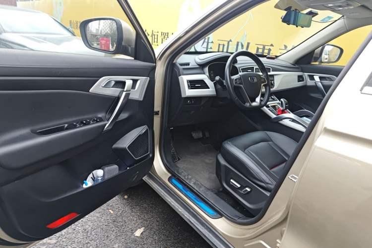 Used Geely Auto Emgrand X7 Sport 2020 1.8TD DCT Two-Wheel Drive Smart Connect 4G-Enabled Version Driver Seat