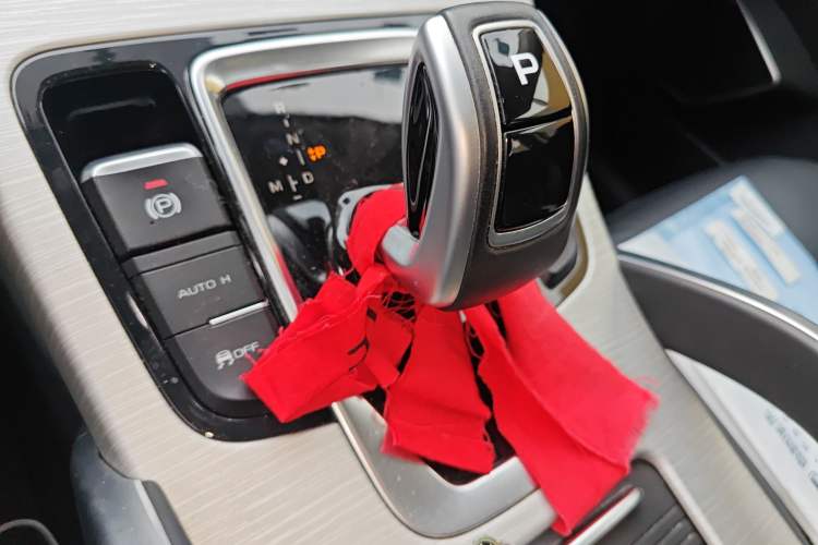 Used Geely Auto Emgrand X7 Sport 2020 1.8TD DCT Two-Wheel Drive Smart Connect 4G-Enabled Version Gear Lever