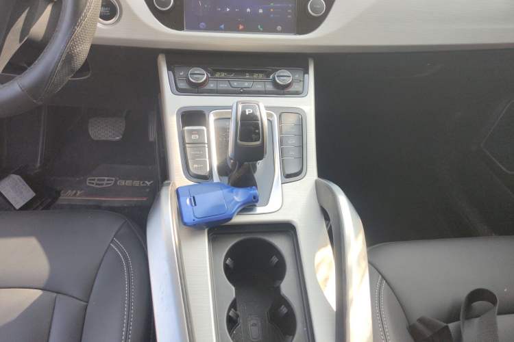 Used Geely Auto Emgrand X7 Sport 2020 1.8TD DCT Two-Wheel Drive Smart Connect 4G-Enabled Version Gear Lever