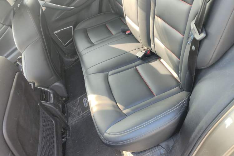 Used Geely Auto Emgrand X7 Sport 2020 1.8TD DCT Two-Wheel Drive Smart Connect 4G-Enabled Version Left Rear Seat