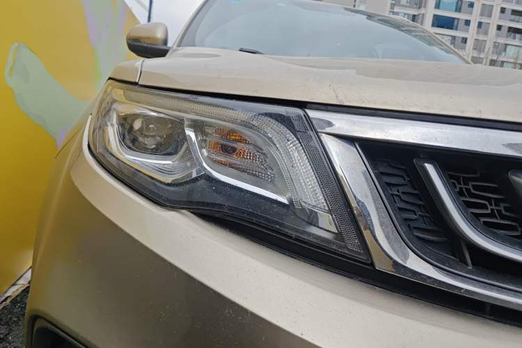 Used Geely Auto Emgrand X7 Sport 2020 1.8TD DCT Two-Wheel Drive Smart Connect 4G-Enabled Version Right Front Headlight