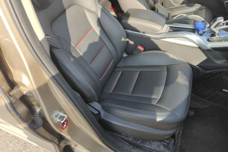 Used Geely Auto Emgrand X7 Sport 2020 1.8TD DCT Two-Wheel Drive Smart Connect 4G-Enabled Version Right Front Seat
