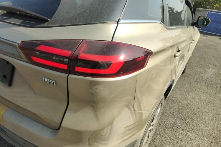 Used Geely Auto Emgrand X7 Sport 2020 1.8TD DCT Two-Wheel Drive Smart Connect 4G-Enabled Version Right Rear Taillight