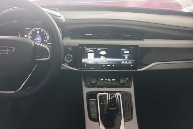 Used Geely Auto Emgrand X7 Sport 2021 Million Edition 1.8TD DCT Two-Wheel Drive Comfort Model Audio And AC Panel