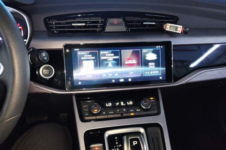 Used Geely Auto Emgrand X7 Sport 2021 Million Edition 1.8TD DCT Two-Wheel Drive Comfort Model Audio And AC Panel