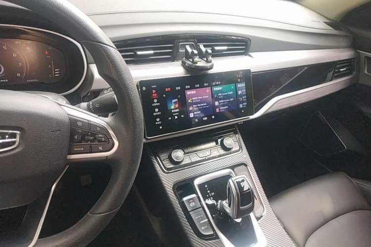 Used Geely Auto Emgrand X7 Sport 2021 Million Edition 1.8TD DCT Two-Wheel Drive Comfort Model Audio And AC Panel