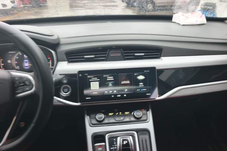 Used Geely Auto Emgrand X7 Sport 2021 Million Edition 1.8TD DCT Two-Wheel Drive Comfort Model Audio And AC Panel