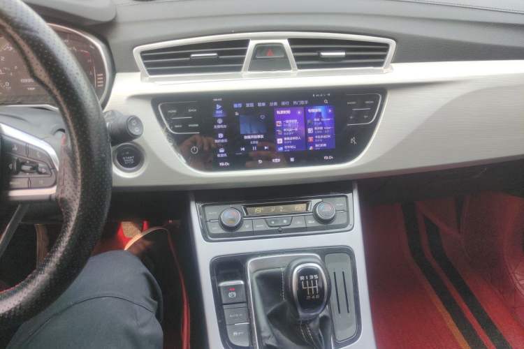Used Geely Auto Emgrand X7 Sport 2021 Million Edition 1.8TD Manual Two-Wheel Drive Comfort Model Audio And AC Panel