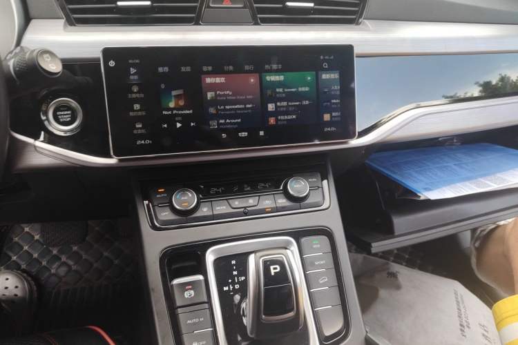 Used Geely Auto Emgrand X7 Sport 2021 Million Edition 1.8TD DCT Two-Wheel Drive Luxury Model Audio And AC Panel