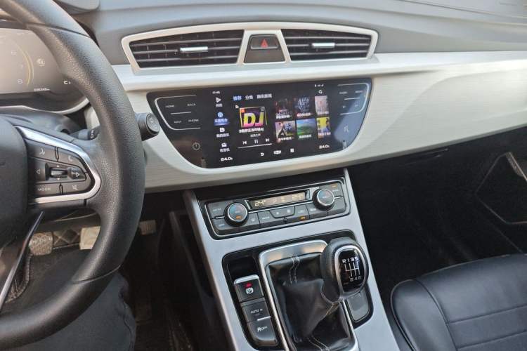 Used Geely Auto Emgrand X7 Sport 2021 Million Edition 1.8TD Manual Two-Wheel Drive Comfort Model Audio And AC Panel