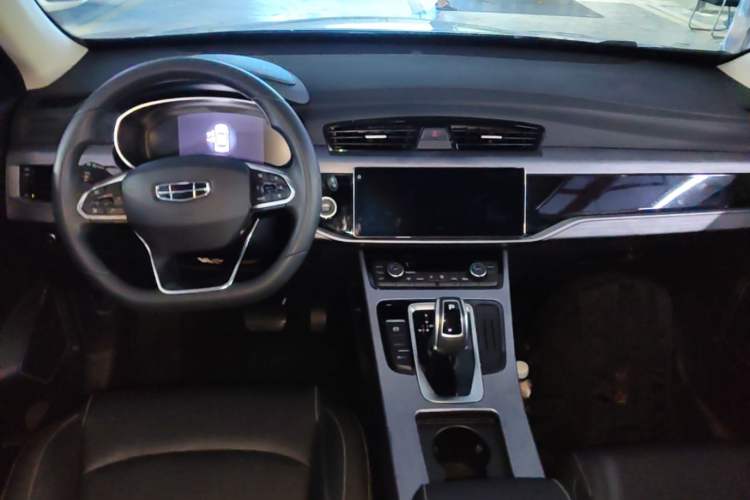 Used Geely Auto Emgrand X7 Sport 2021 Million Edition 1.8TD DCT Two-Wheel Drive Comfort Model Center Console