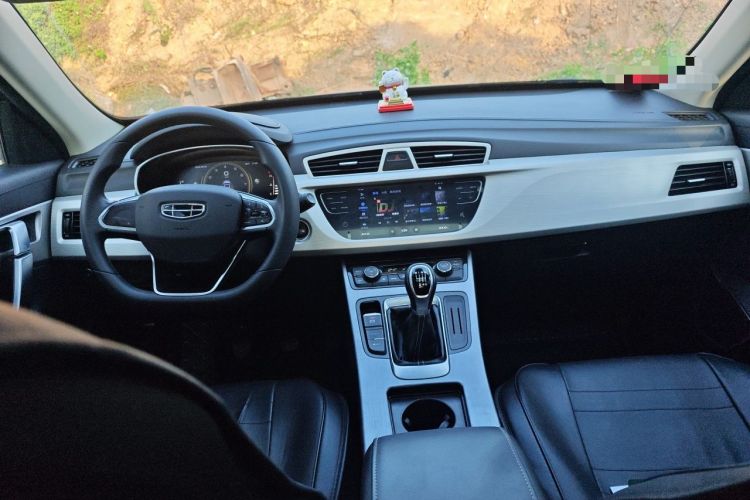 Used Geely Auto Emgrand X7 Sport 2021 Million Edition 1.8TD Manual Two-Wheel Drive Comfort Model Center Console