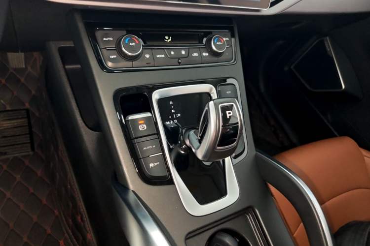 Used Geely Auto Emgrand X7 Sport 2021 1.8TD DCT Two-Wheel Drive Asian Games Edition Gear Lever