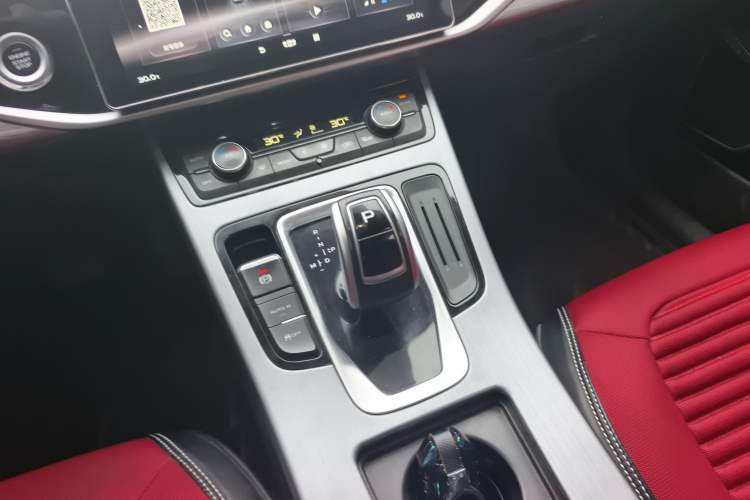 Used Geely Auto Emgrand X7 Sport 2021 Million Edition 1.8TD DCT Two-Wheel Drive Comfort Model Gear Lever