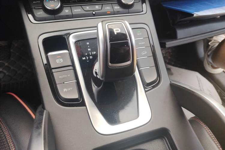 Used Geely Auto Emgrand X7 Sport 2021 Million Edition 1.8TD DCT Two-Wheel Drive Luxury Model Gear Lever
