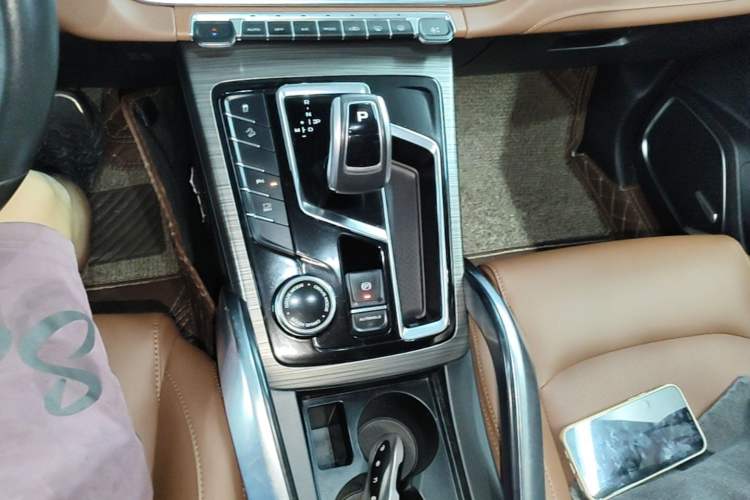 Used Geely Auto Emgrand X7 Sport 2021 1.8TD DCT Two-Wheel Drive Asian Games Comfort Edition Gear Lever