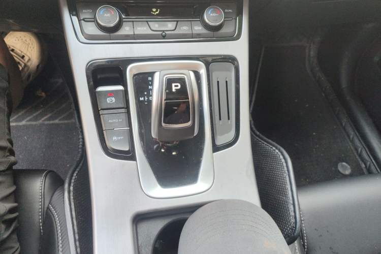 Used Geely Auto Emgrand X7 Sport 2021 1.8TD DCT Two-Wheel Drive Asian Games Comfort Edition Gear Lever
