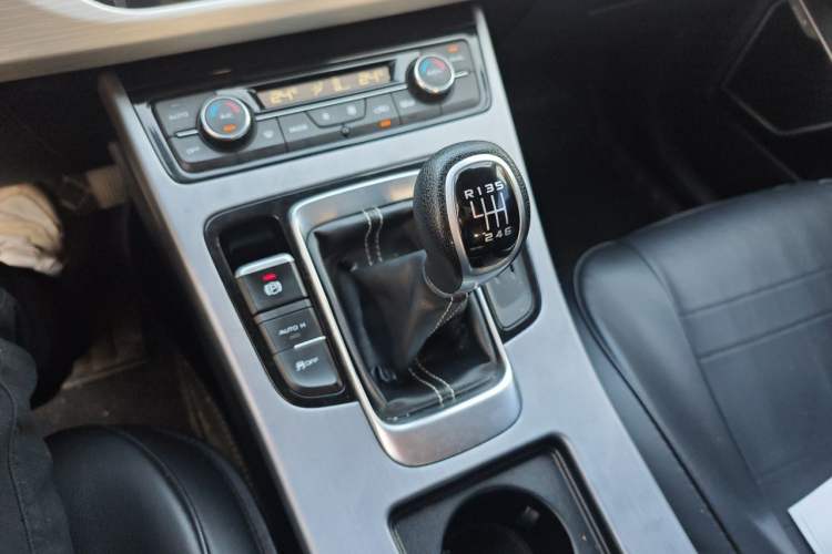 Used Geely Auto Emgrand X7 Sport 2021 Million Edition 1.8TD Manual Two-Wheel Drive Comfort Model Gear Lever