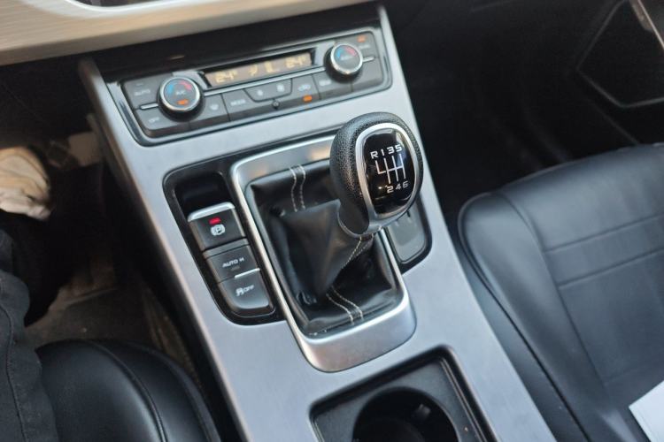 Used Geely Auto Emgrand X7 Sport 2021 Million Edition 1.8TD Manual Two-Wheel Drive Comfort Model Gear Lever