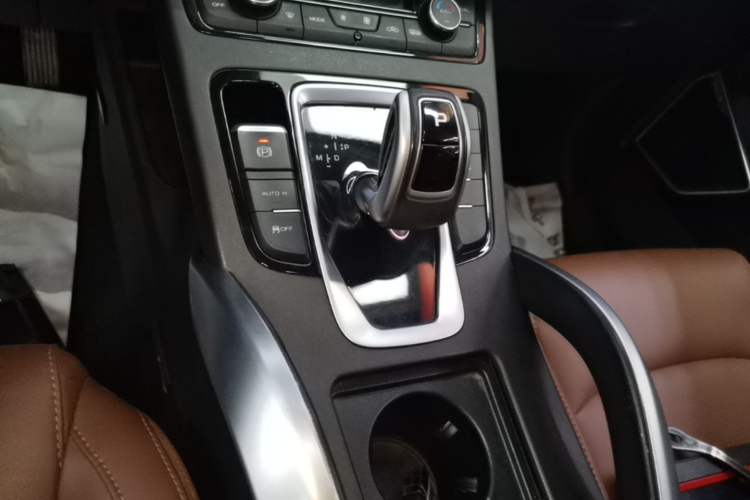 Used Geely Auto Emgrand X7 Sport 2021 1.8TD DCT Two-Wheel Drive Asian Games Edition Gear Lever
