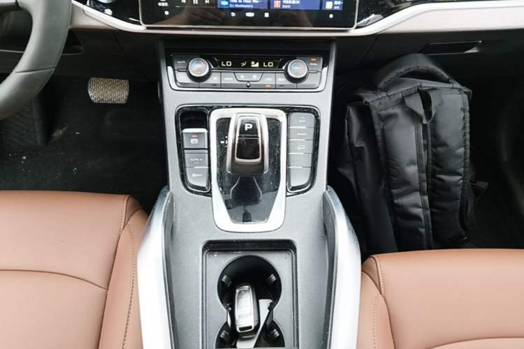 Used Geely Auto Emgrand X7 Sport 2021 1.8TD DCT Two-Wheel Drive Asian Games Edition Gear Lever