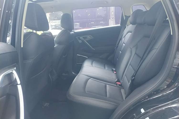 Used Geely Auto Emgrand X7 Sport 2021 Million Edition 1.8TD DCT Two-Wheel Drive Comfort Model Left Rear Seat