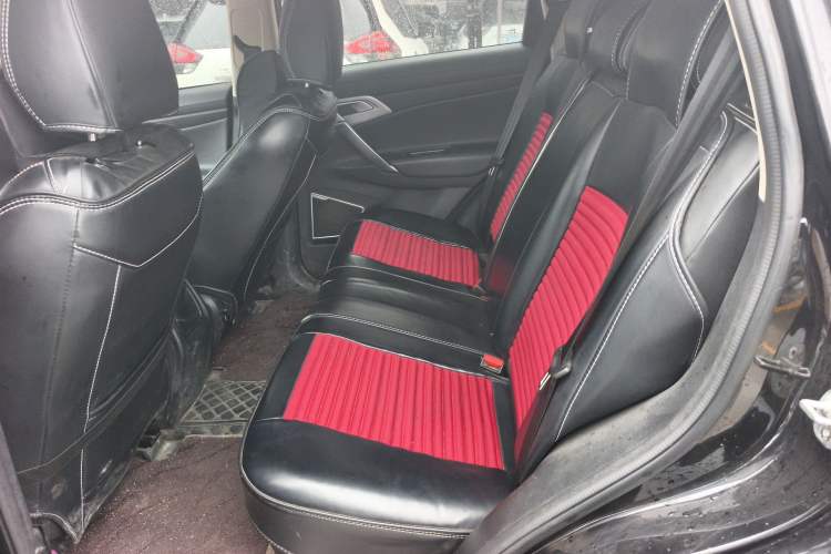Used Geely Auto Emgrand X7 Sport 2021 Million Edition 1.8TD DCT Two-Wheel Drive Comfort Model Left Rear Seat