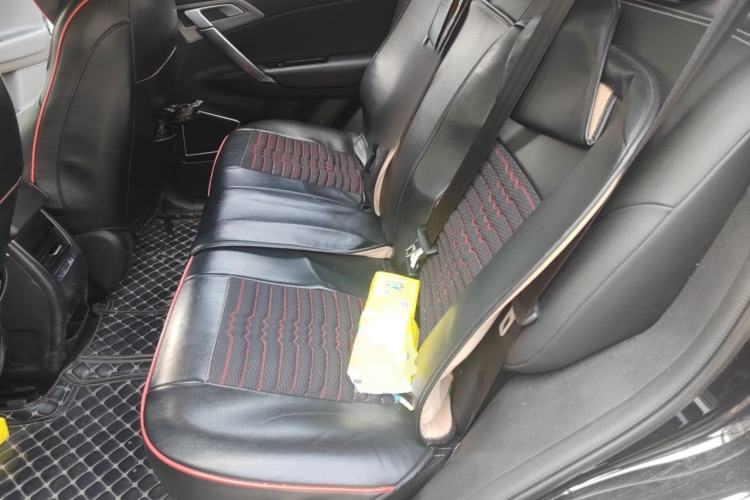 Used Geely Auto Emgrand X7 Sport 2021 Million Edition 1.8TD DCT Two-Wheel Drive Luxury Model Left Rear Seat