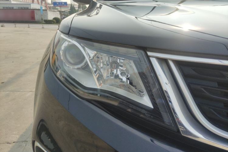 Used Geely Auto Emgrand X7 Sport 2021 Million Edition 1.8TD Manual Two-Wheel Drive Comfort Model Right Front Headlight