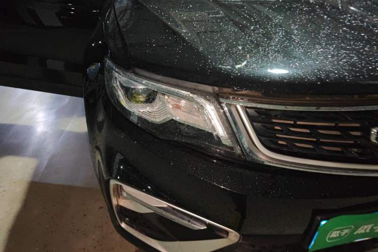 Used Geely Auto Emgrand X7 Sport 2021 Million Edition 1.8TD DCT Two-Wheel Drive Luxury Model Right Front Headlight