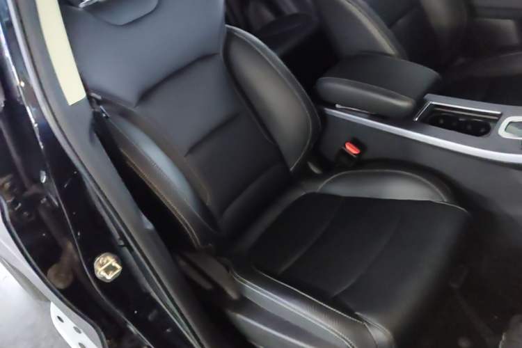 Used Geely Auto Emgrand X7 Sport 2021 Million Edition 1.8TD DCT Two-Wheel Drive Comfort Model Right Front Seat