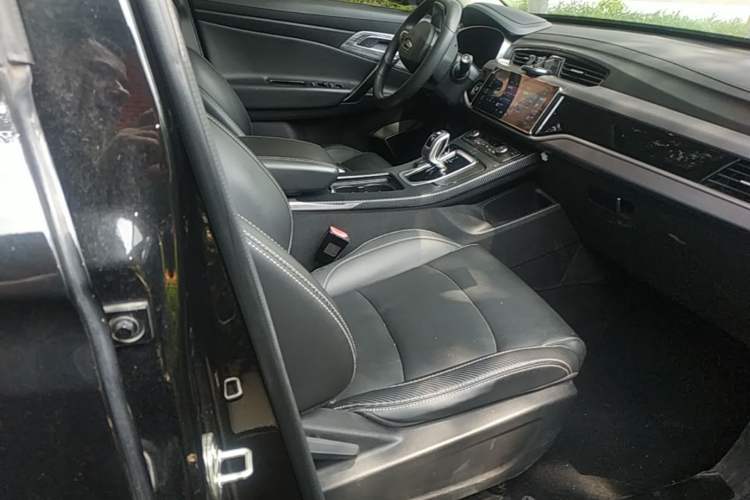 Used Geely Auto Emgrand X7 Sport 2021 Million Edition 1.8TD DCT Two-Wheel Drive Comfort Model Right Front Seat