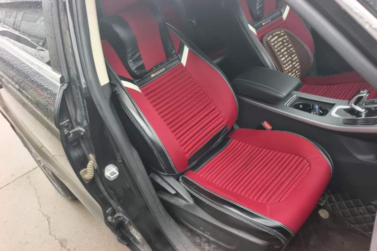 Used Geely Auto Emgrand X7 Sport 2021 Million Edition 1.8TD DCT Two-Wheel Drive Comfort Model Right Front Seat