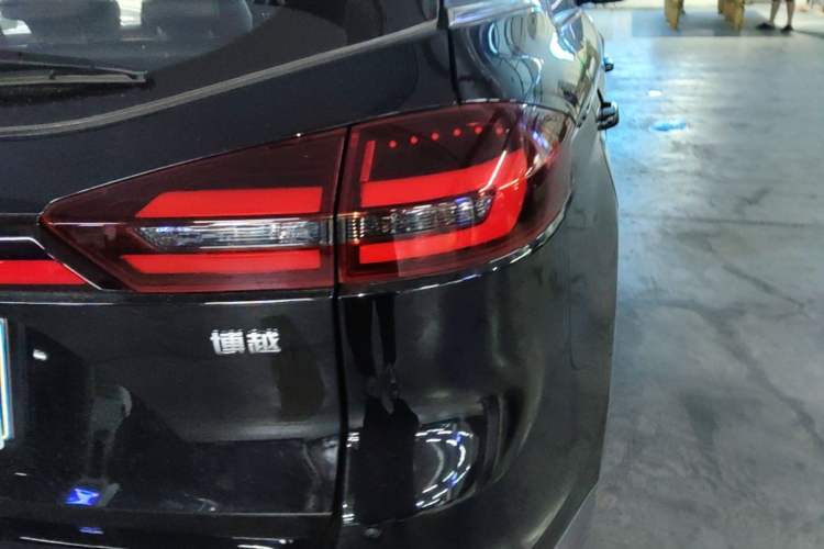 Used Geely Auto Emgrand X7 Sport 2021 Million Edition 1.8TD DCT Two-Wheel Drive Comfort Model Right Rear Taillight