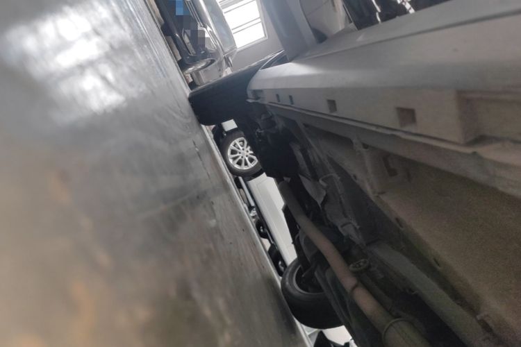 Used Geely Auto Emgrand X7 Sport 2021 Million Edition 1.8TD DCT Two-Wheel Drive Comfort Model Right Side Sill