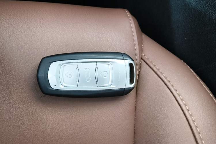 Used Geely Auto Emgrand X7 Sport 2021 1.8TD DCT Two-Wheel Drive Asian Games Edition Vehicle Key