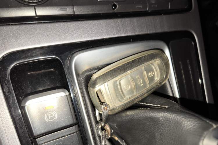 Used Geely Auto Emgrand X7 Sport 2021 1.8TD Manual Two-Wheel Drive Asian Games Edition Vehicle Key
