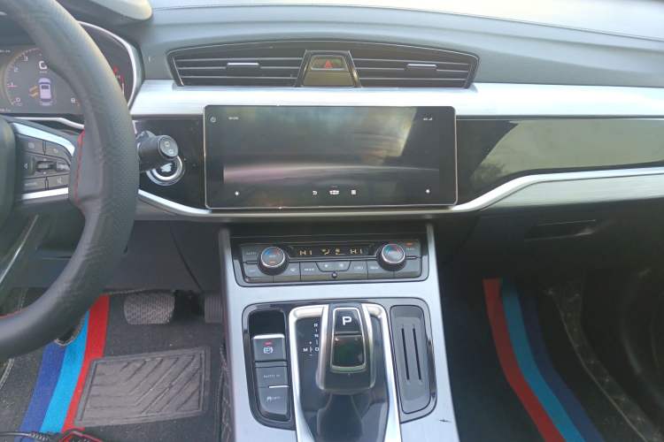 Used Geely Auto Emgrand X7 Sport 2021 Million Edition 1.8TD DCT Two-Wheel Drive Comfort Model Audio And AC Panel