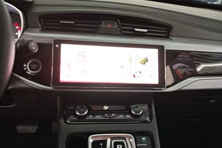 Used Geely Auto Emgrand X7 Sport 2021 Million Edition 1.8TD DCT Two-Wheel Drive Luxury Model Audio And AC Panel