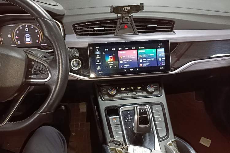 Used Geely Auto Emgrand X7 Sport 2021 Million Edition 1.8TD DCT Two-Wheel Drive Luxury Model Audio And AC Panel